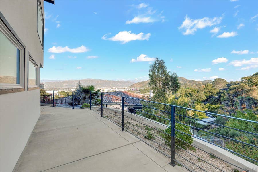 Property photo for 3546 Multiview DR, Los Angeles, CA
