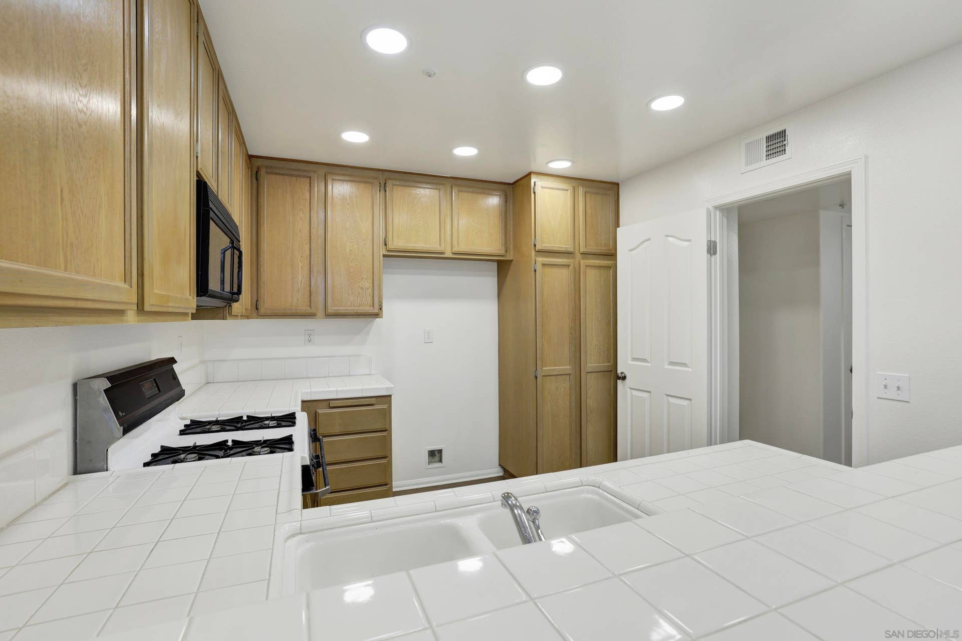 13450 Savanna, Tustin, CA 92782
