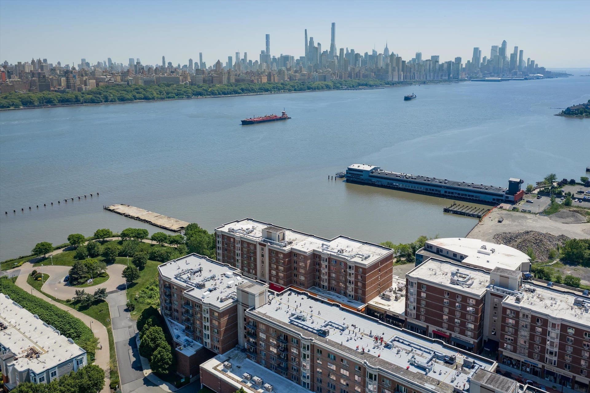6315 CITY PL, #6315, Edgewater, NJ 07020