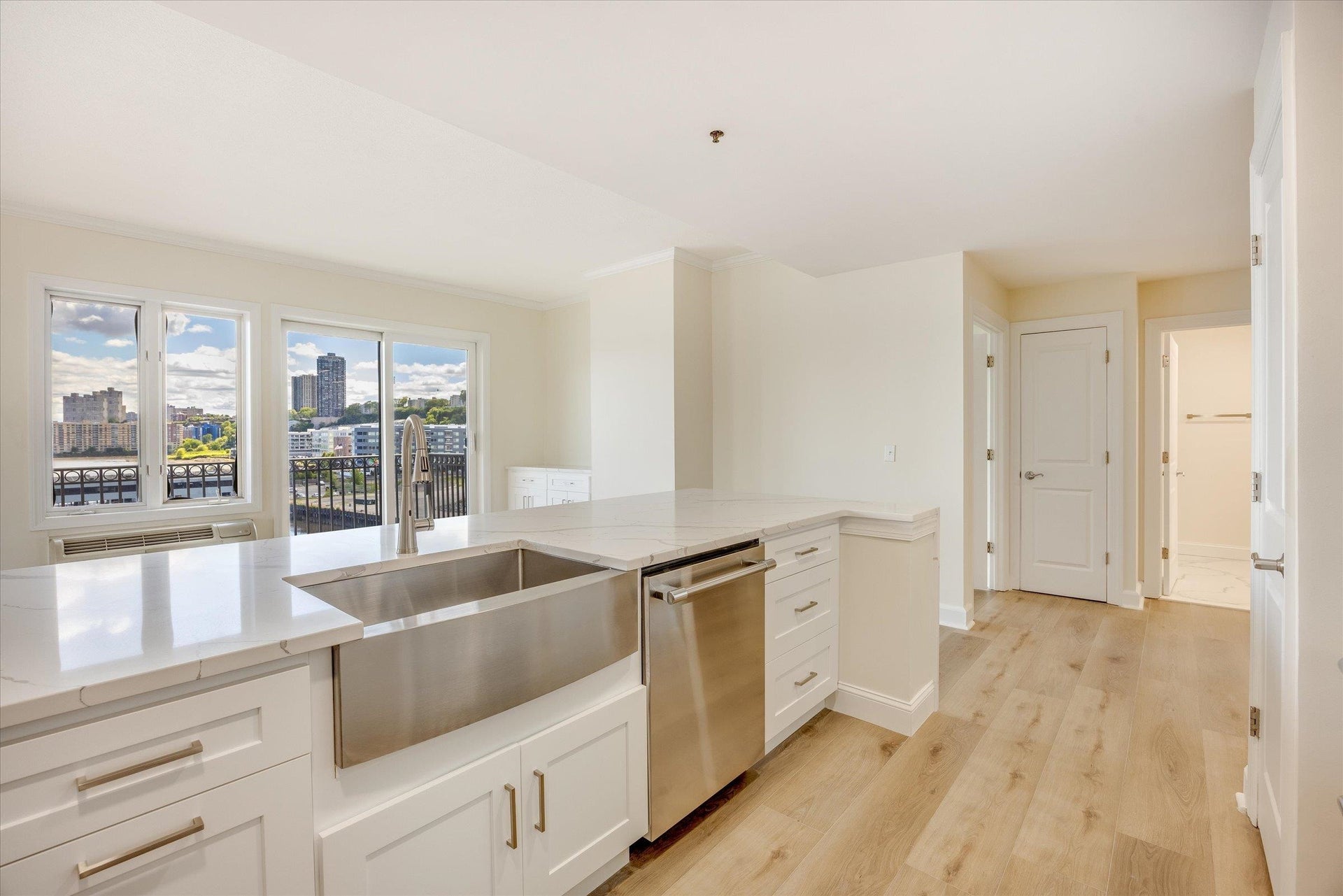6315 CITY PL, #6315, Edgewater, NJ 07020