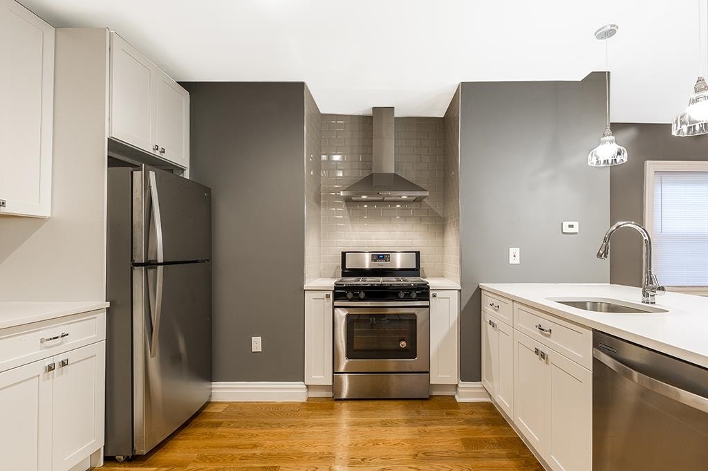 194 HOPKINS AVE, Jc, NJ 07306