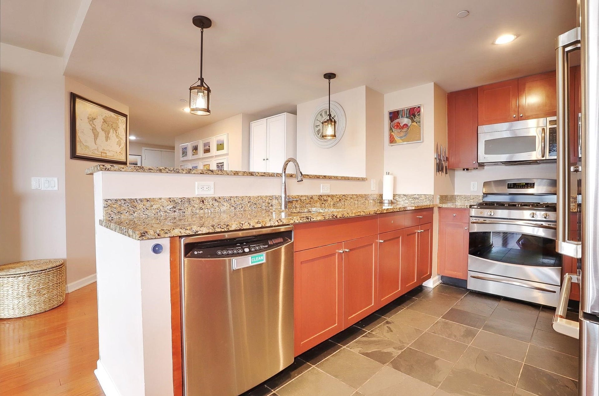 700 GROVE ST, #11B, Jc, NJ 07310