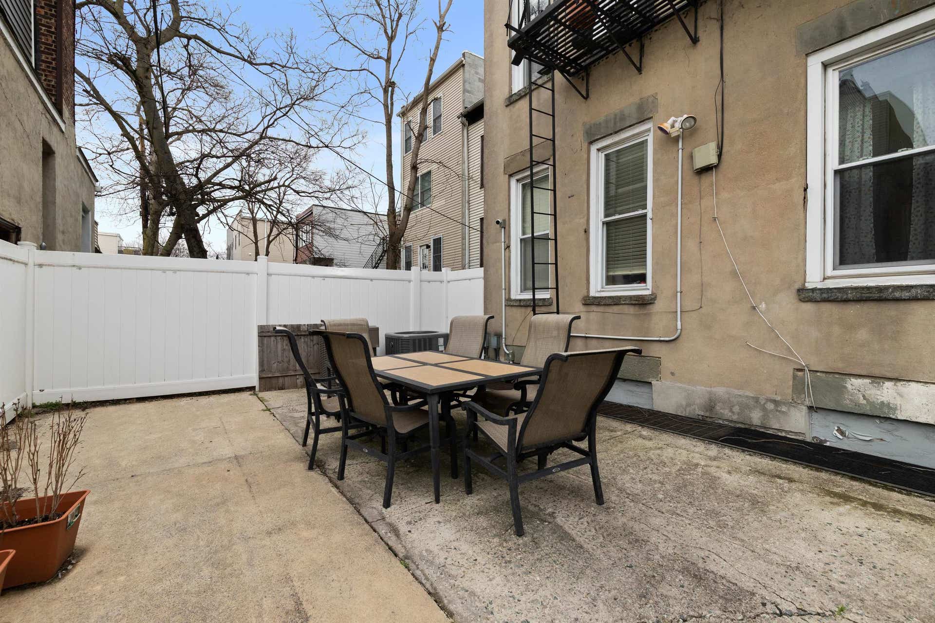 207 OGDEN AVE, #1L, Jc, NJ 07307
