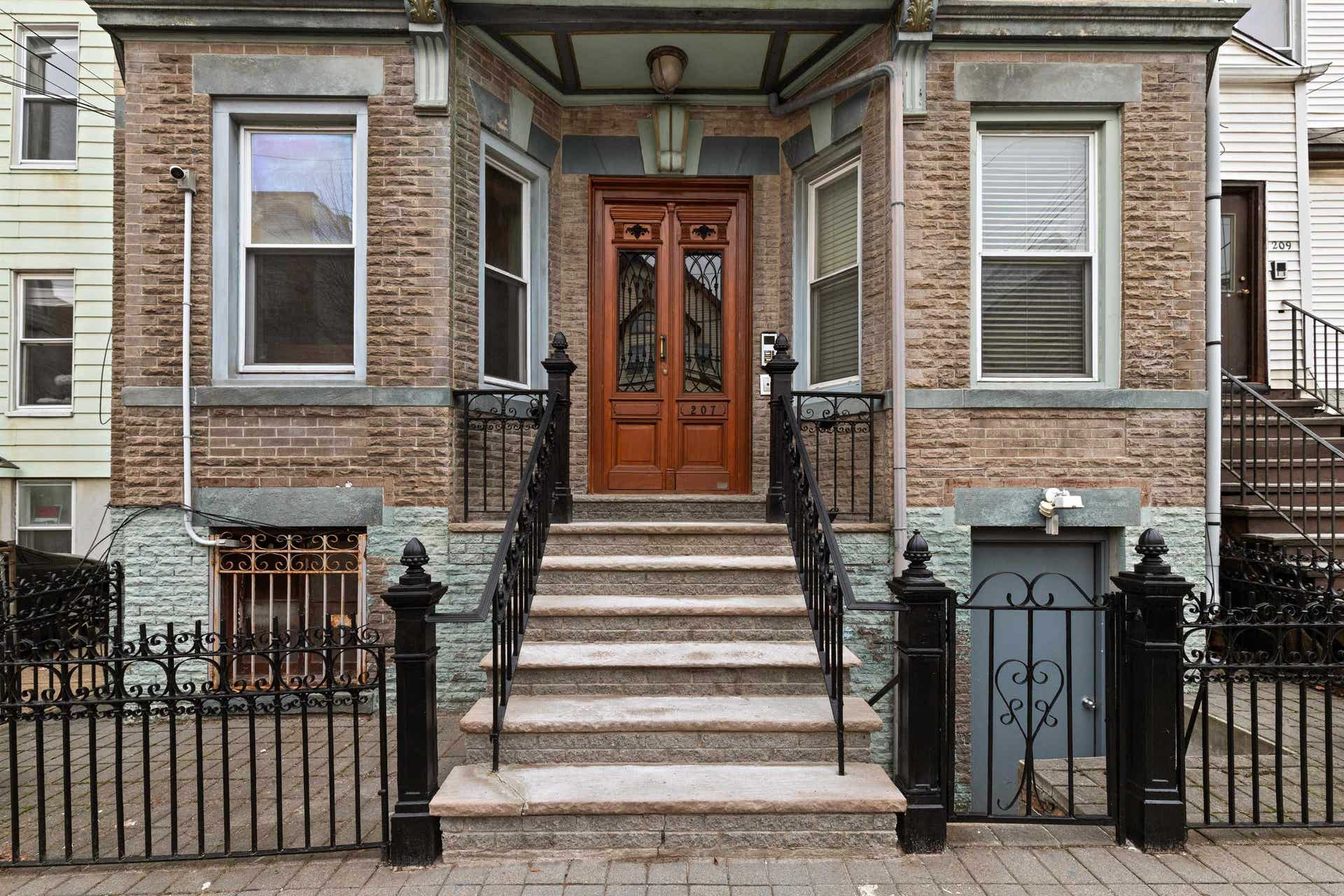 207 OGDEN AVE, #1L, Jc, NJ 07307