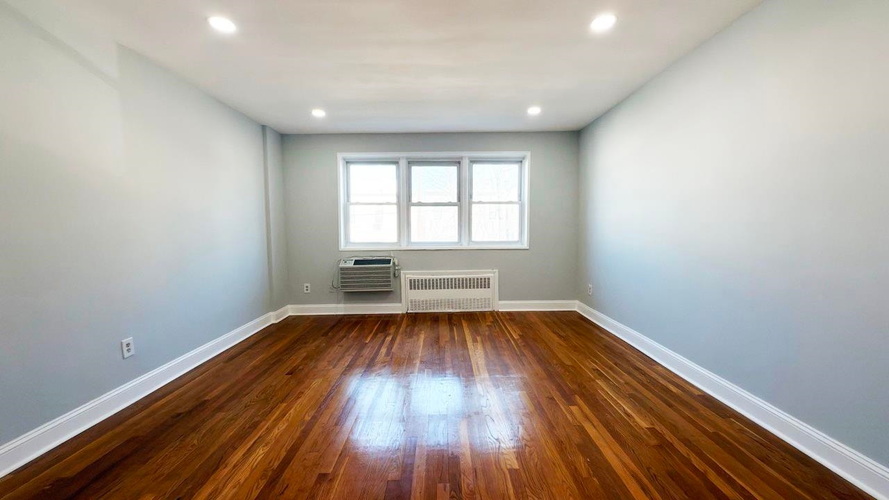 154 BOWERS ST, #2D, Jc, NJ 07307