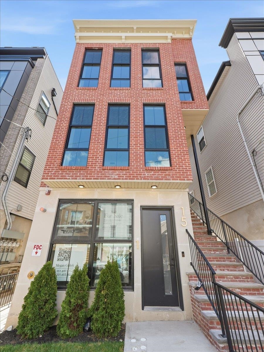 15 MANHATTAN AVE, #201, Jc, NJ 07307