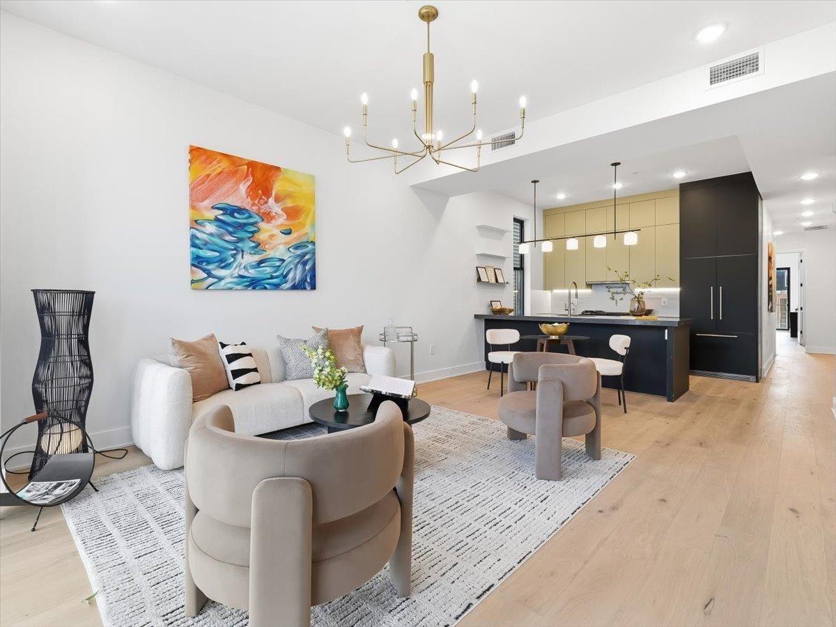 15 MANHATTAN AVE, #201, Jc, NJ 07307