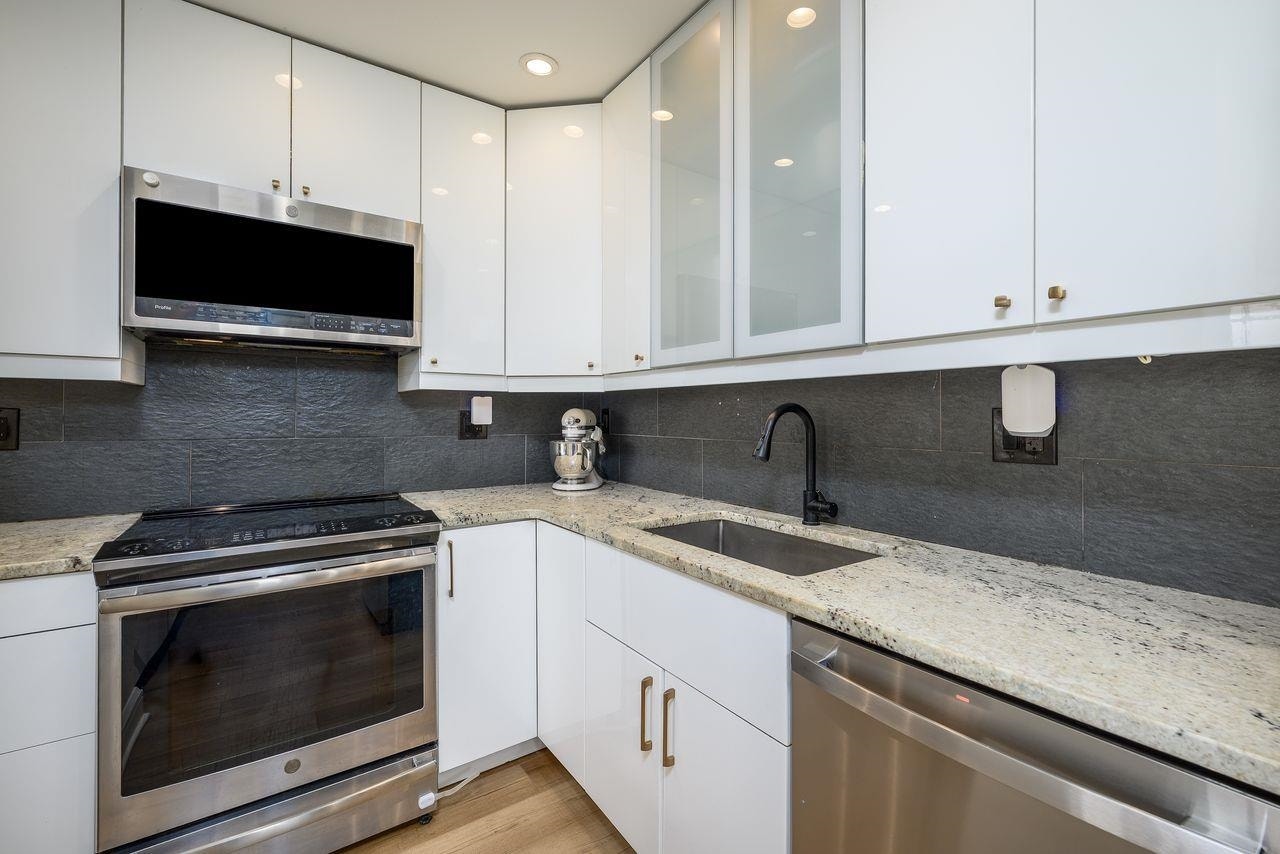 1 GREENE ST, #PH809, Jc, NJ 07302