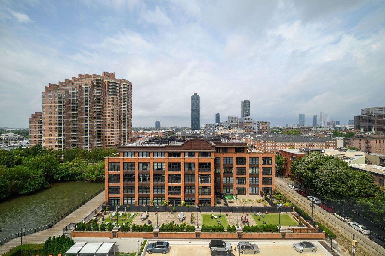 1 GREENE ST, #PH809, Jc, NJ 07302