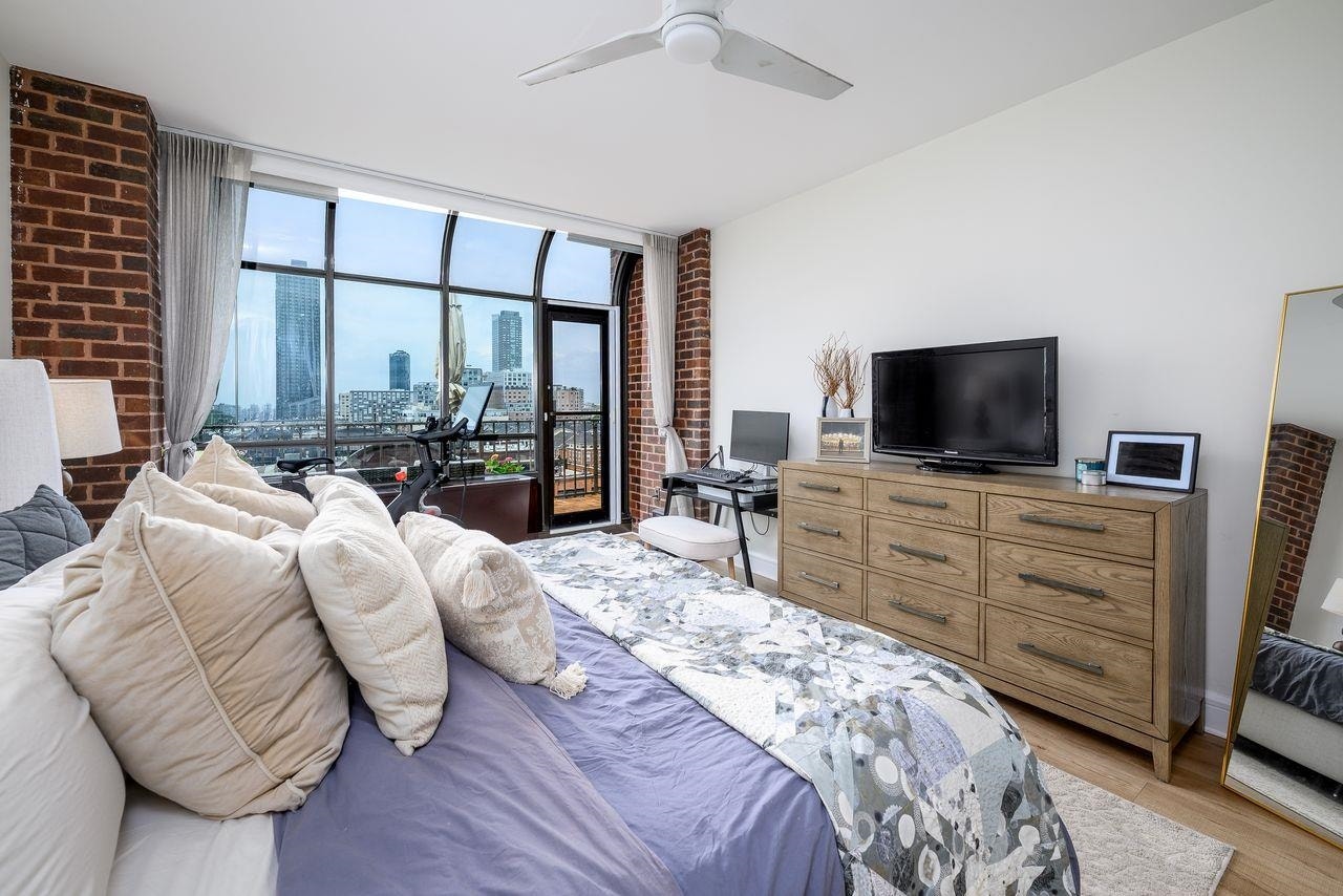 1 GREENE ST, #PH809, Jc, NJ 07302