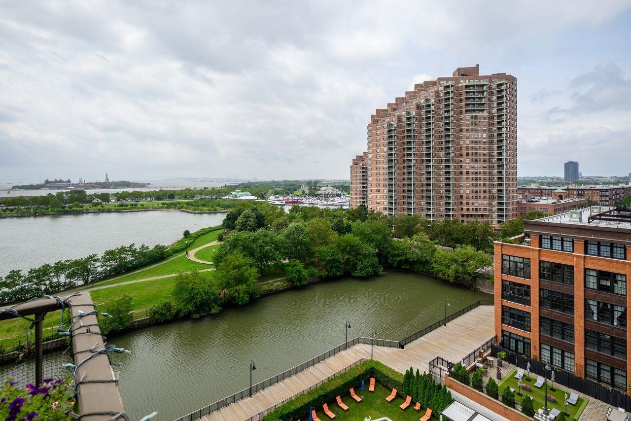 1 GREENE ST, #PH809, Jc, NJ 07302