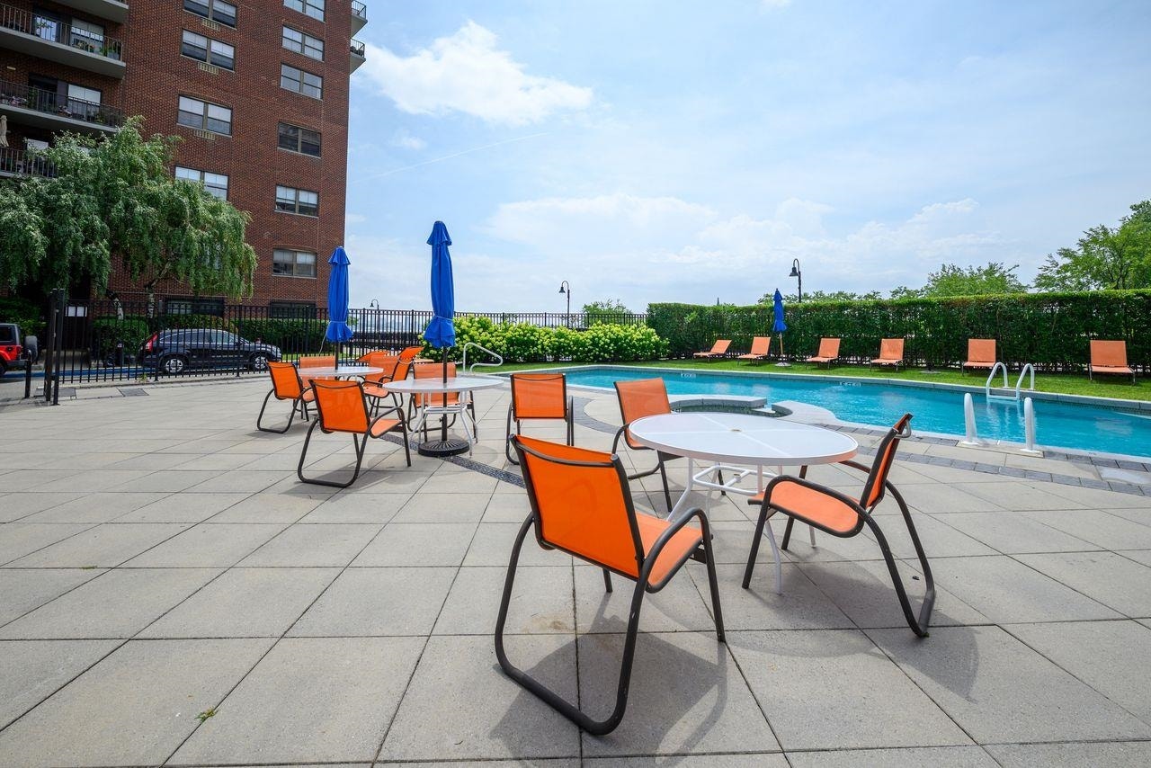1 GREENE ST, #PH809, Jc, NJ 07302