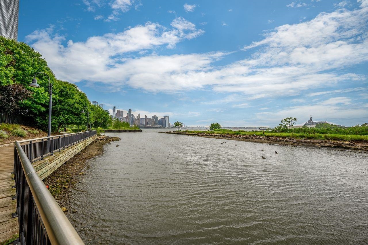 1 GREENE ST, #PH809, Jc, NJ 07302