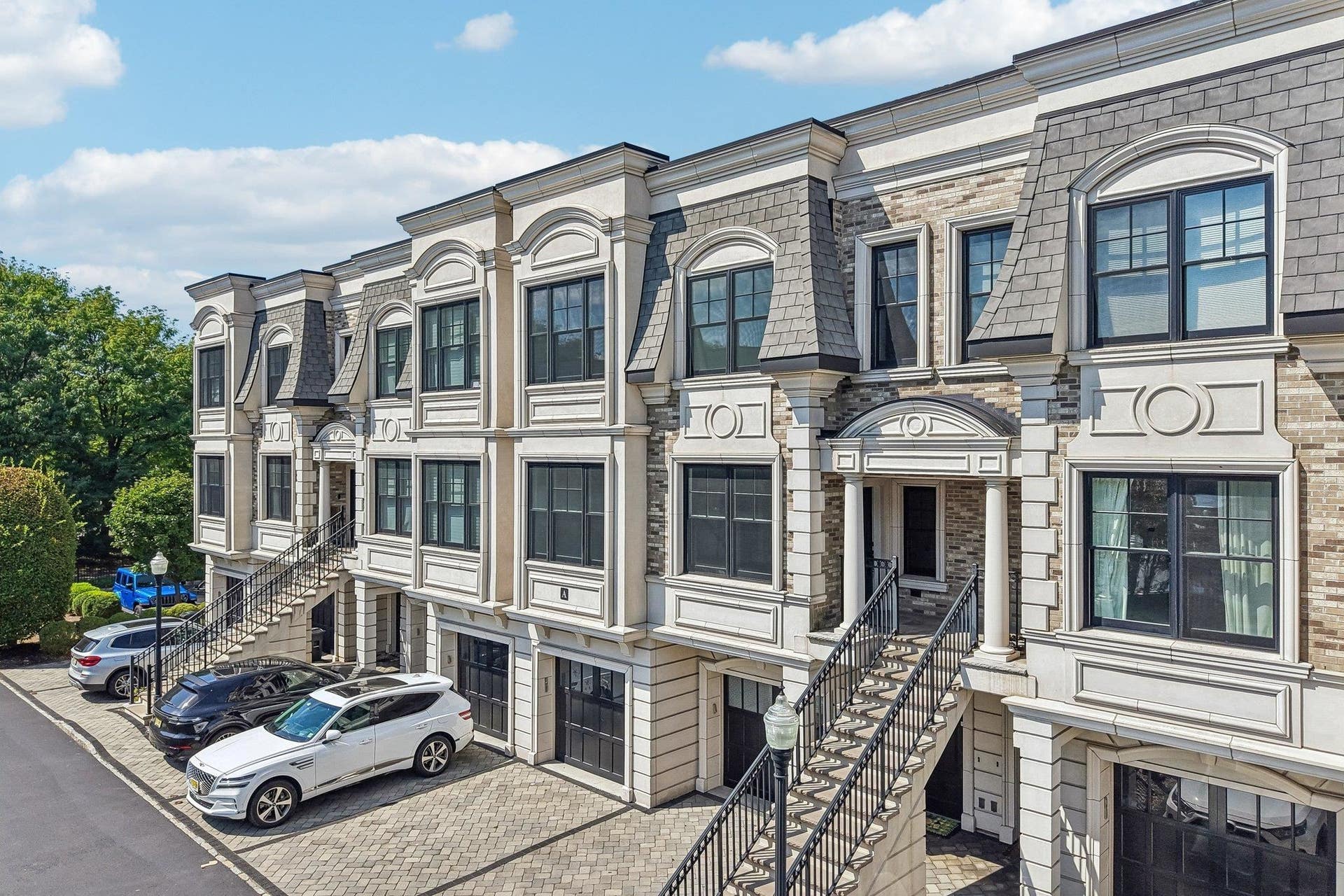 6 MARQUIS COURT, Edgewater, NJ 07020