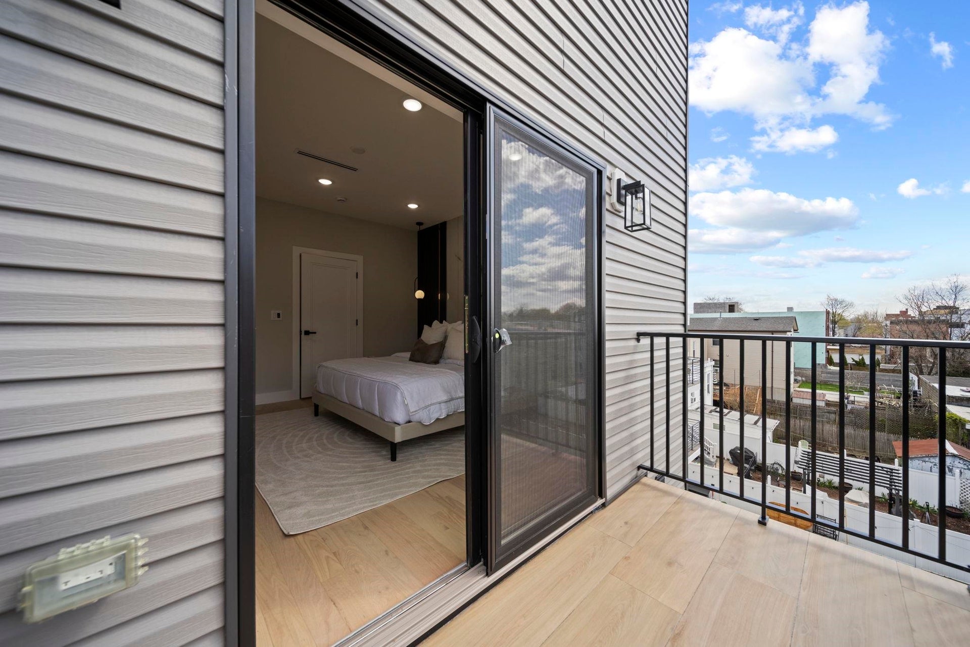 115 CHARLES ST, #2, Jc, NJ 07307