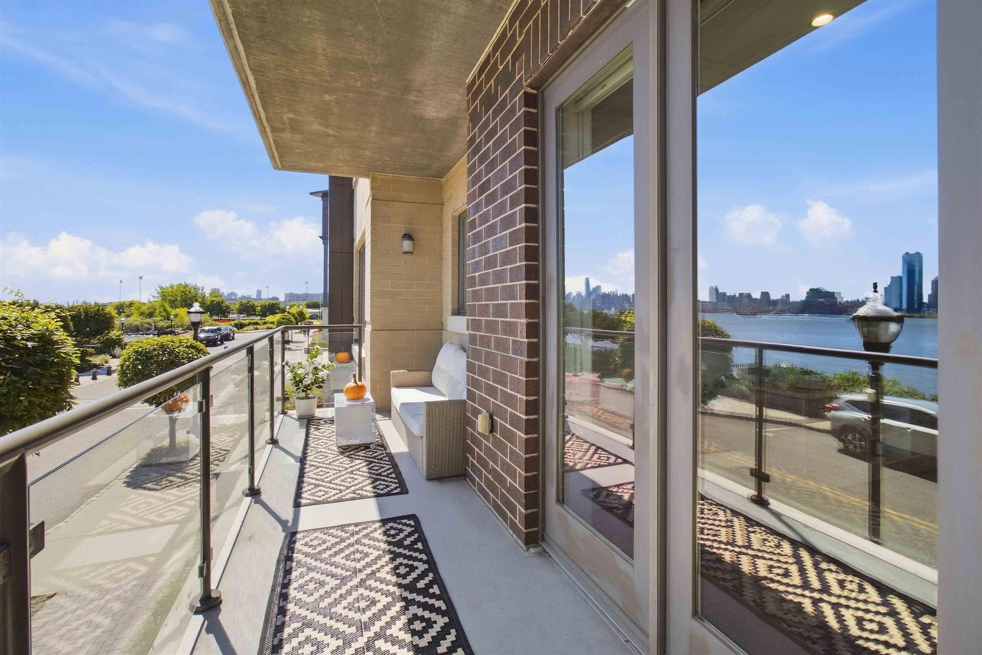 250 HENLEY PL, #207, Weehawken, NJ 07086-1101