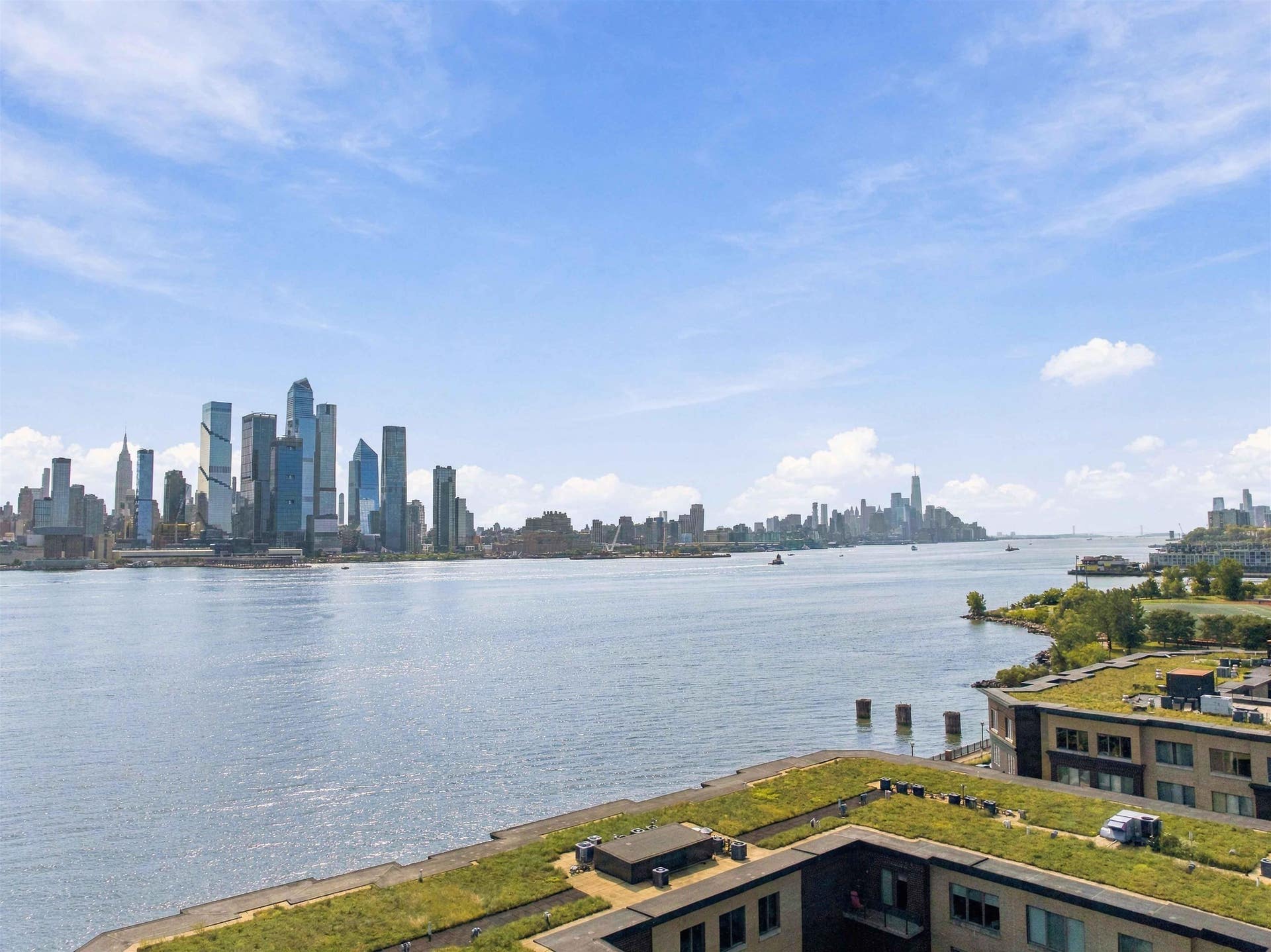 250 HENLEY PL, #207, Weehawken, NJ 07086-1101