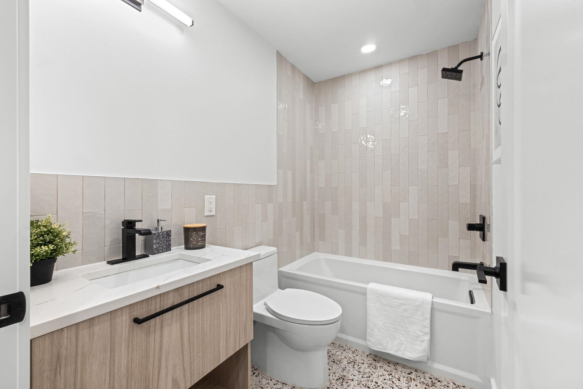 316 BARROW ST, #2, Jc, NJ 07302