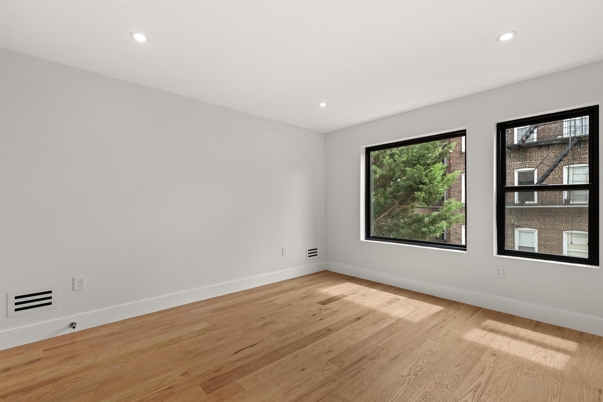 85 SHERMAN PL, Jc, NJ 07307