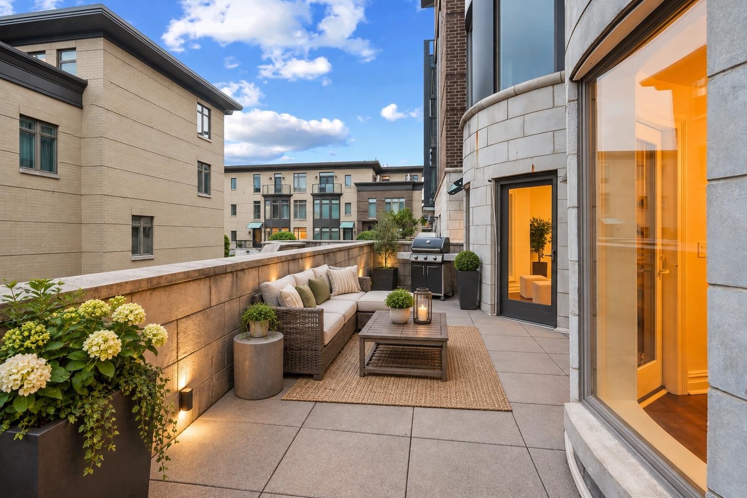 22 OXFORD LANDING, Weehawken, NJ 07086