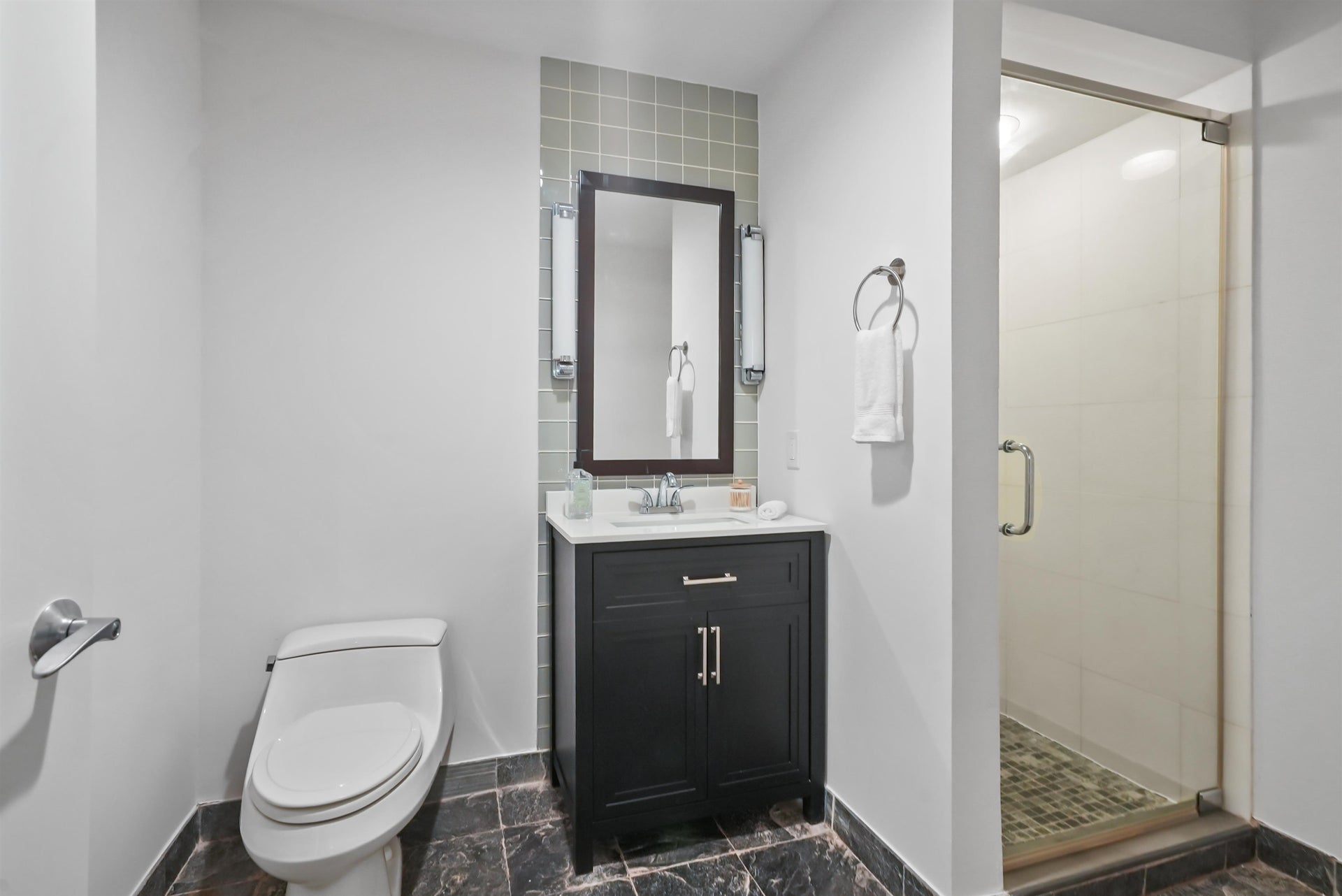 22 OXFORD LANDING, Weehawken, NJ 07086