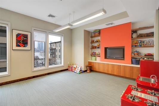 22 OXFORD LANDING, Weehawken, NJ 07086