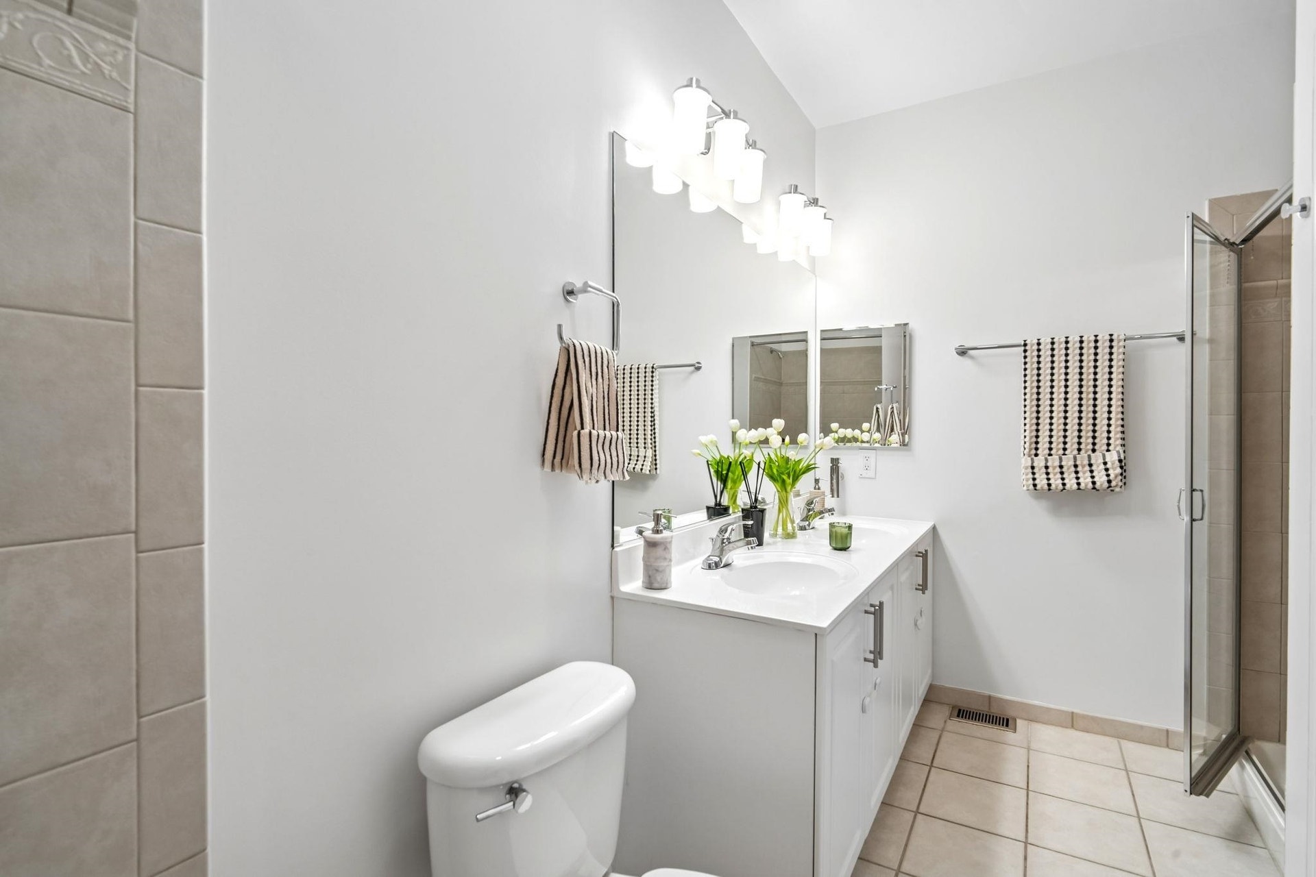 15 WARREN ST, #TH104, Jc, NJ 07302