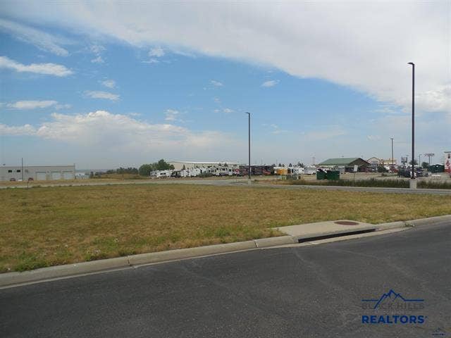 3211 E MALL DR, Rapid City, SD 57701