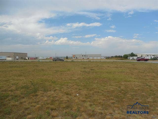 3211 E MALL DR, Rapid City, SD 57701