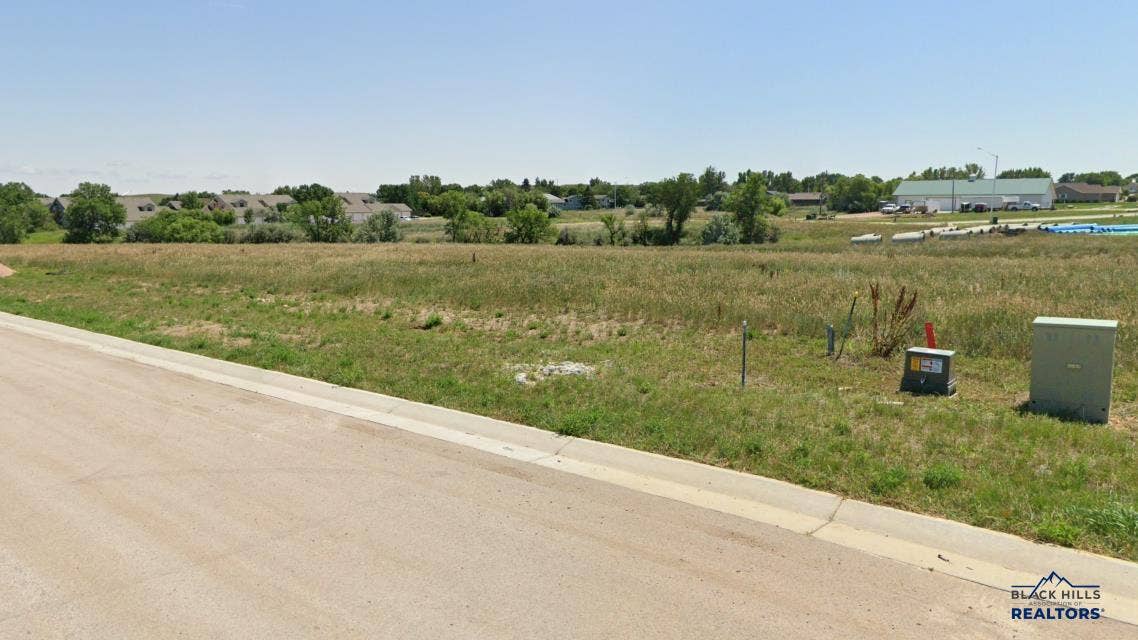 825 PETROS DR, Rapid City, SD 57701