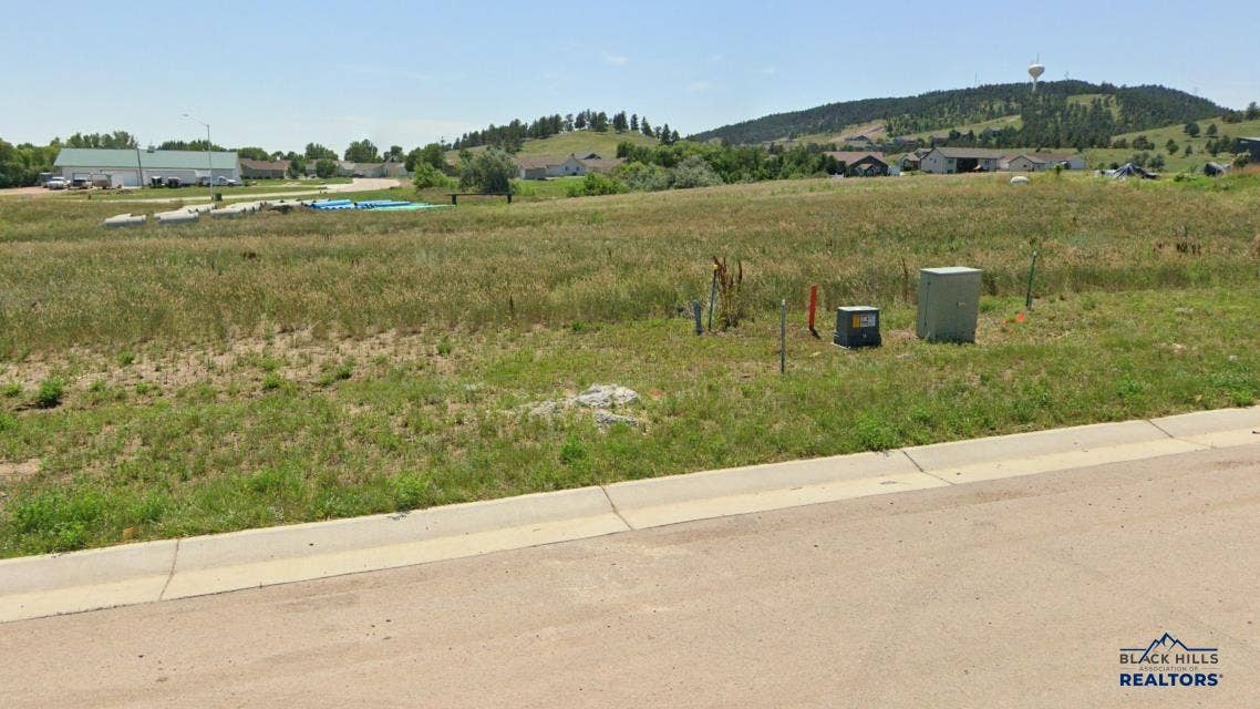 825 PETROS DR, Rapid City, SD 57701