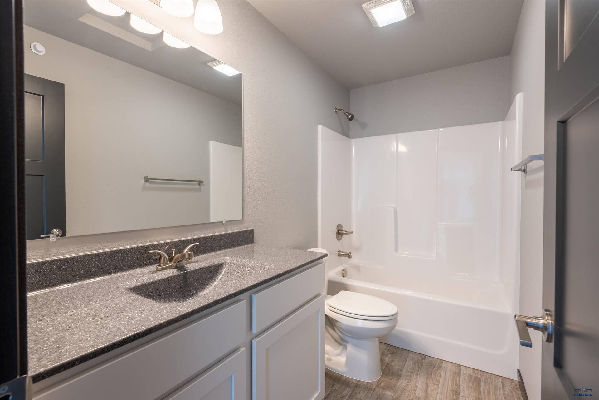 542 DENALI DR, Box Elder, SD 57719
