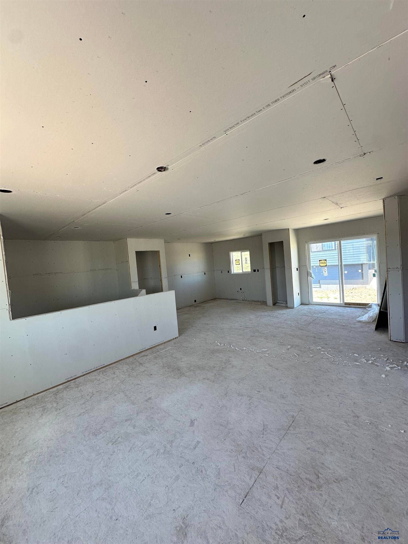 906 PETROS DR, Rapid City, SD 57701