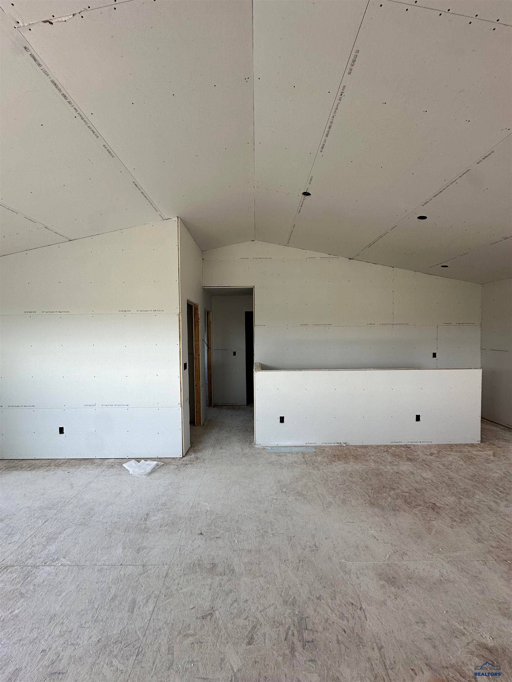 855 COUNTRY RD WEST, Rapid City, SD 57701