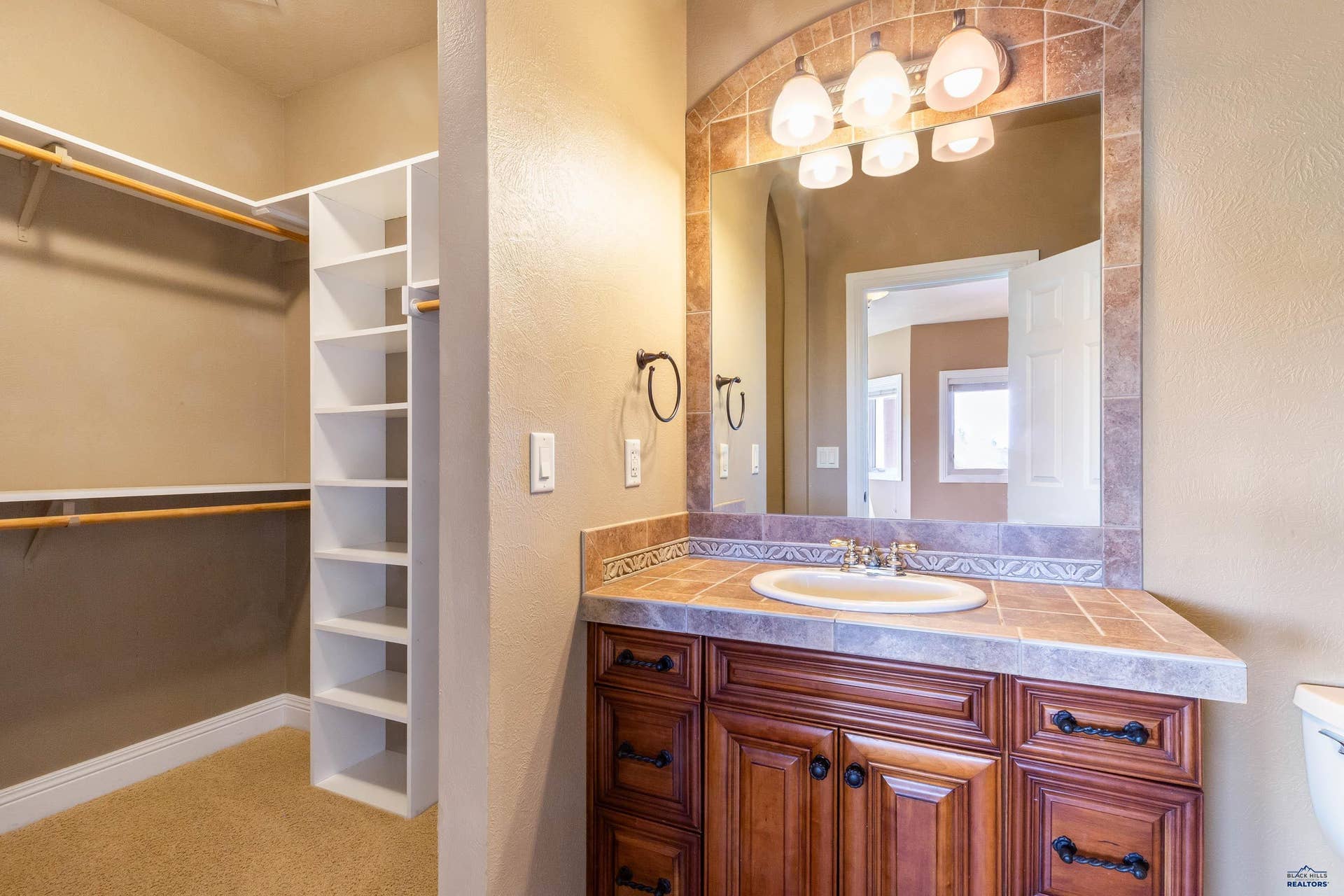 3911 CITY VIEW DR, Rapid City, SD 57701