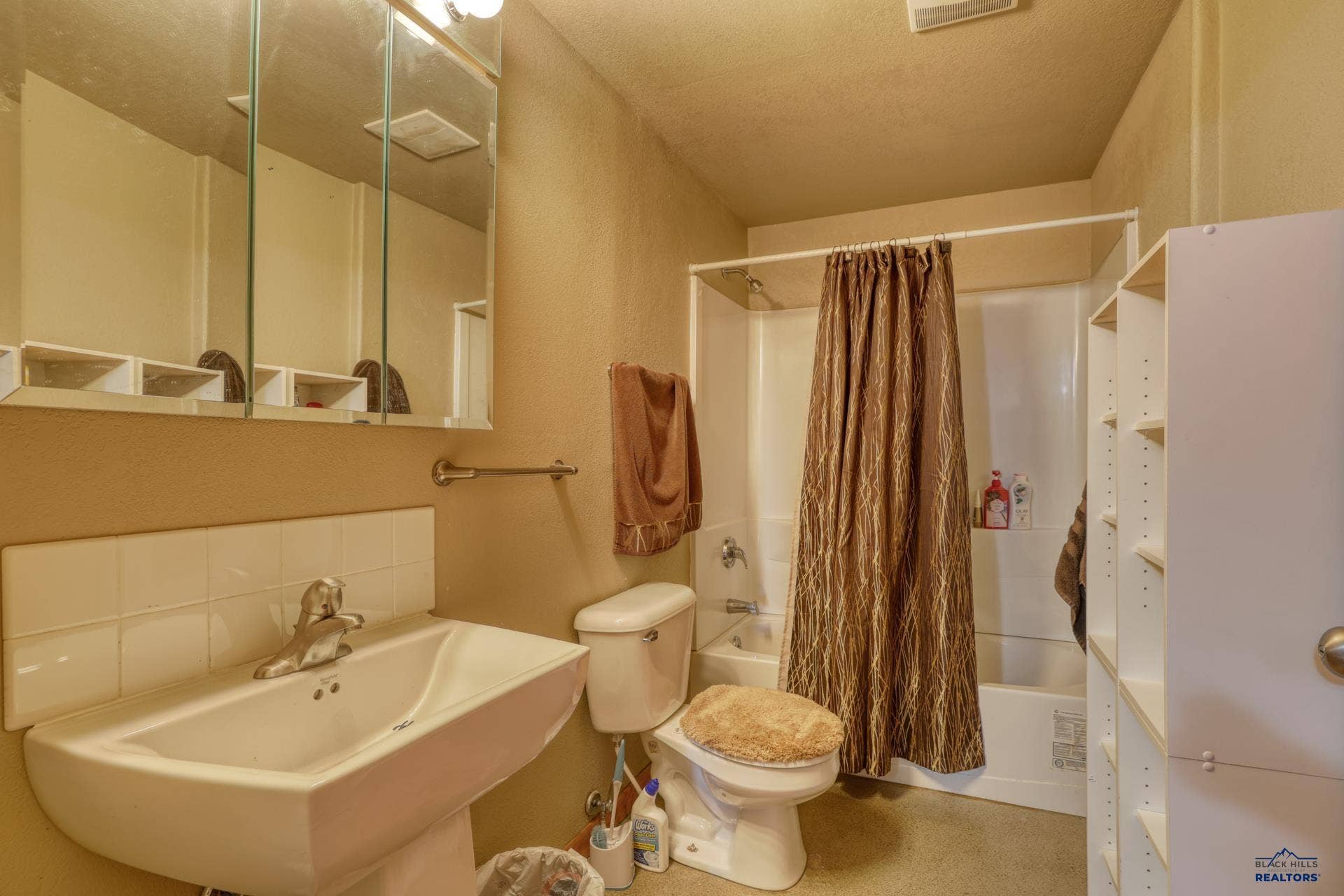 22318 LUCKY LN, Rapid City, SD 57701