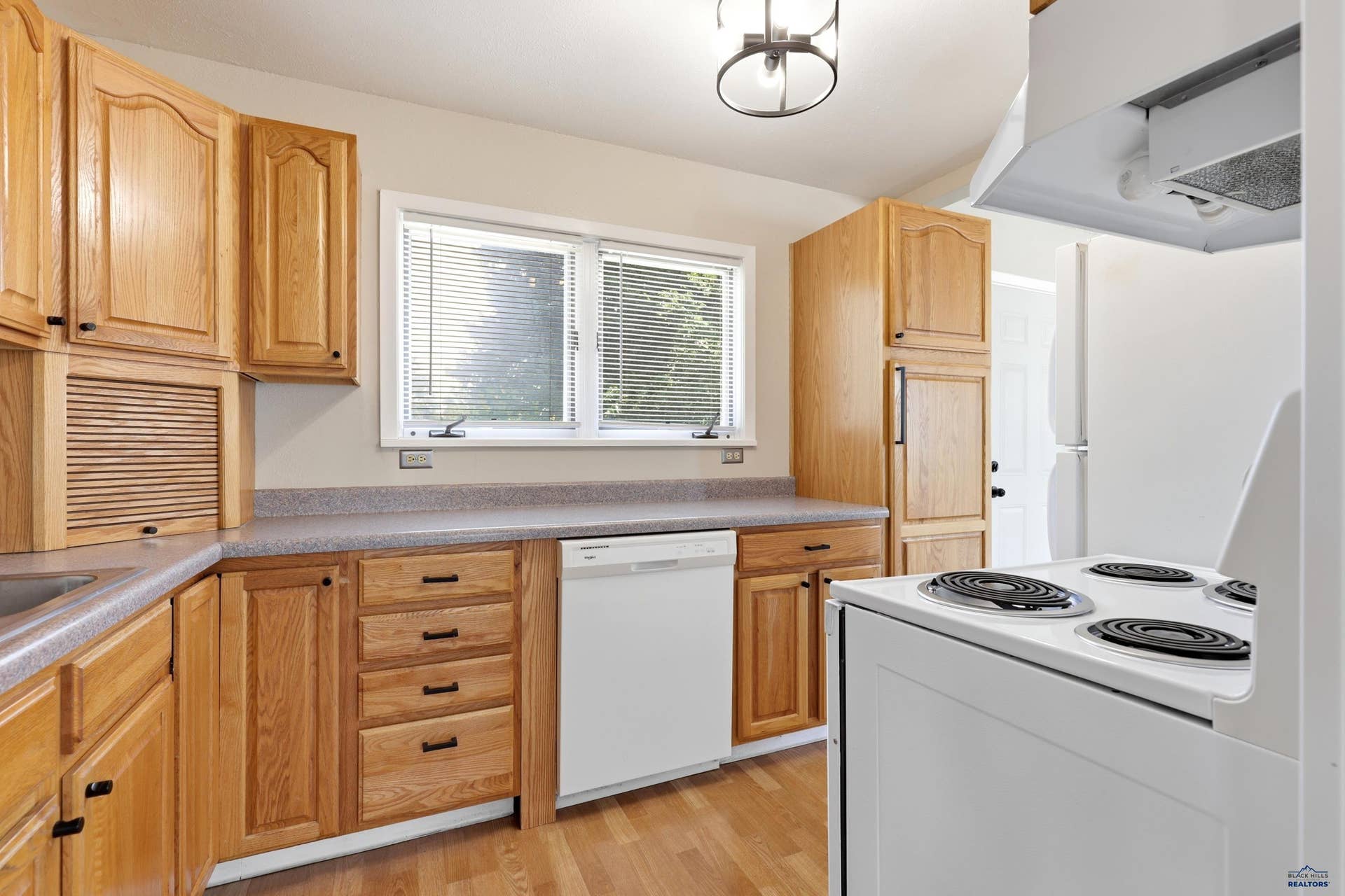 320 BASHAM RD, Rapid City, SD 57702