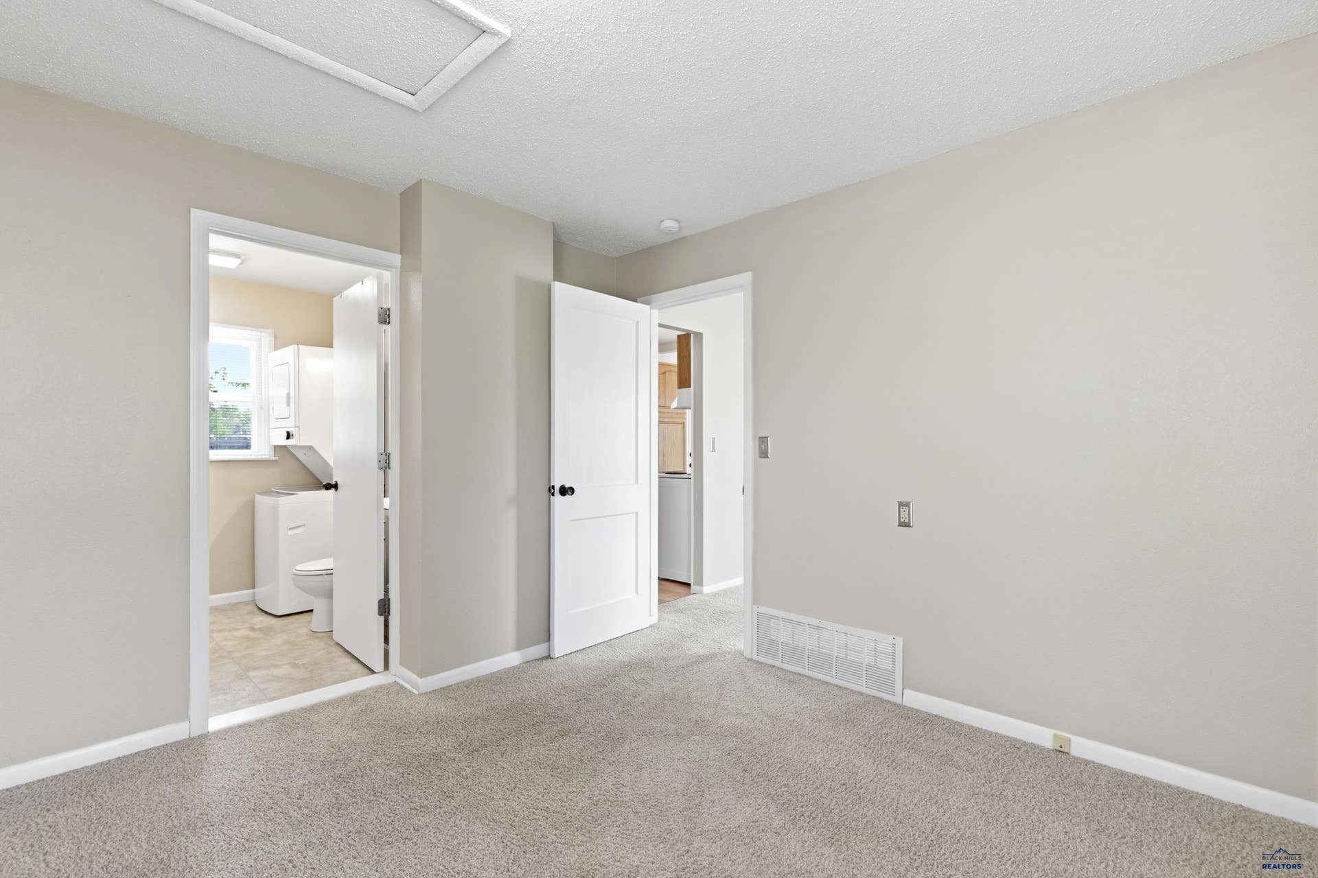 320 BASHAM RD, Rapid City, SD 57702