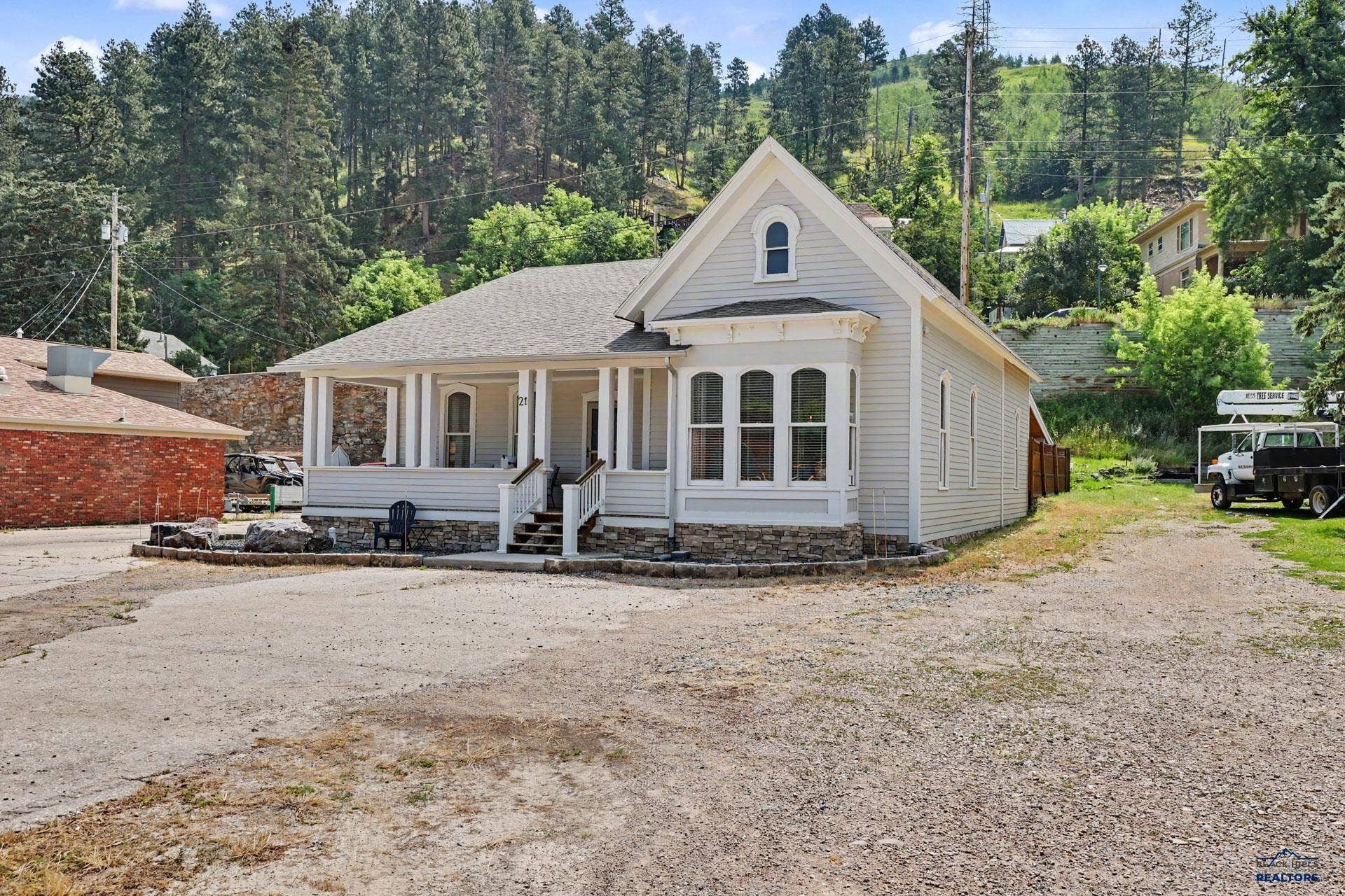 21 CHARLES, Deadwood, SD 57732