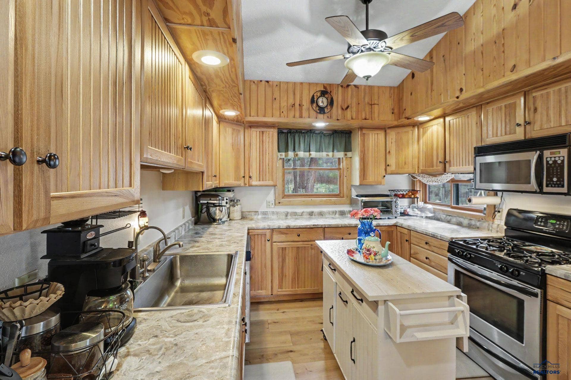 23137 PACTOLA DR, Rapid City, SD 57702