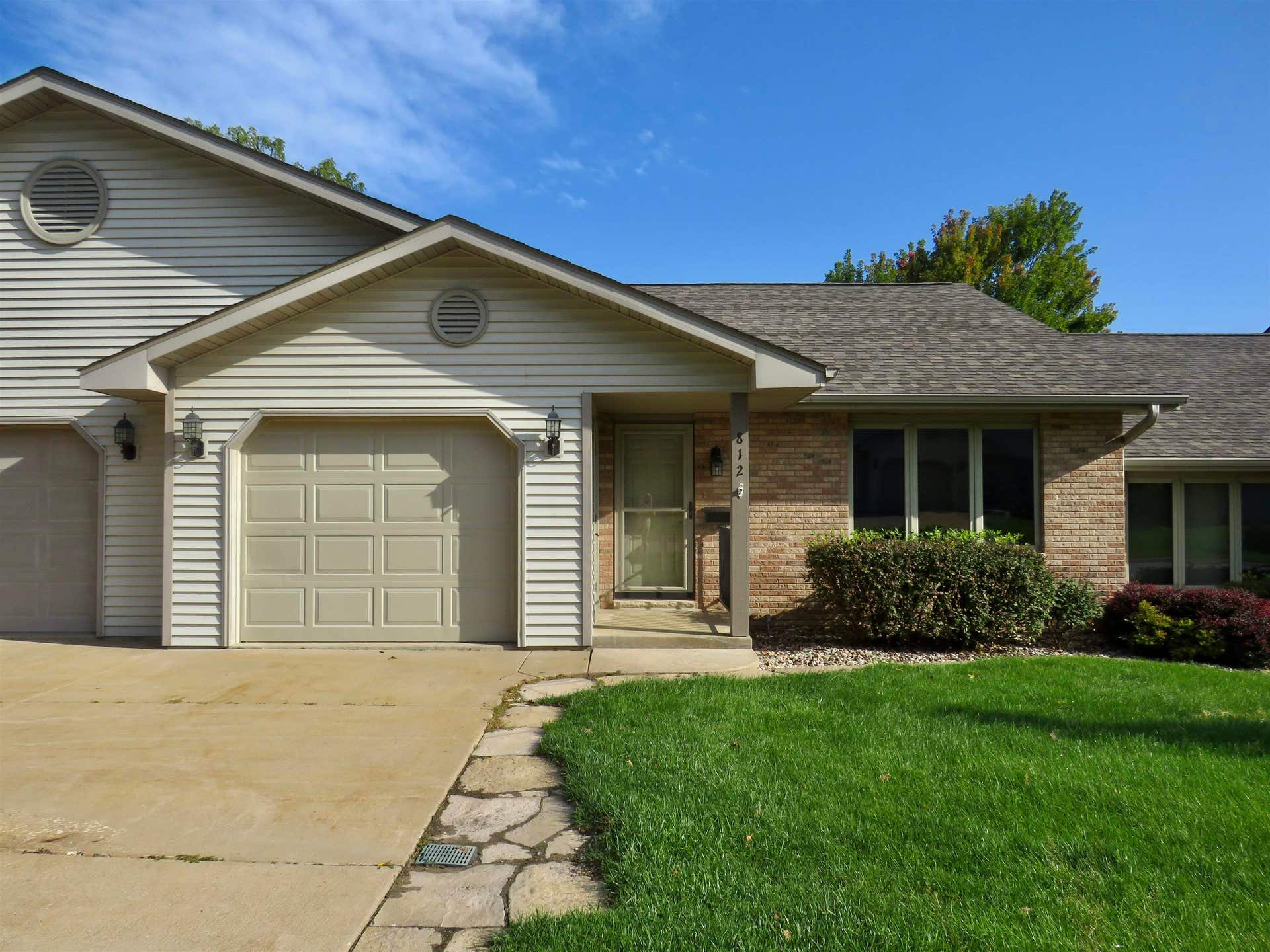 812 Shadow Bluff Drive, Galena, IL 61036