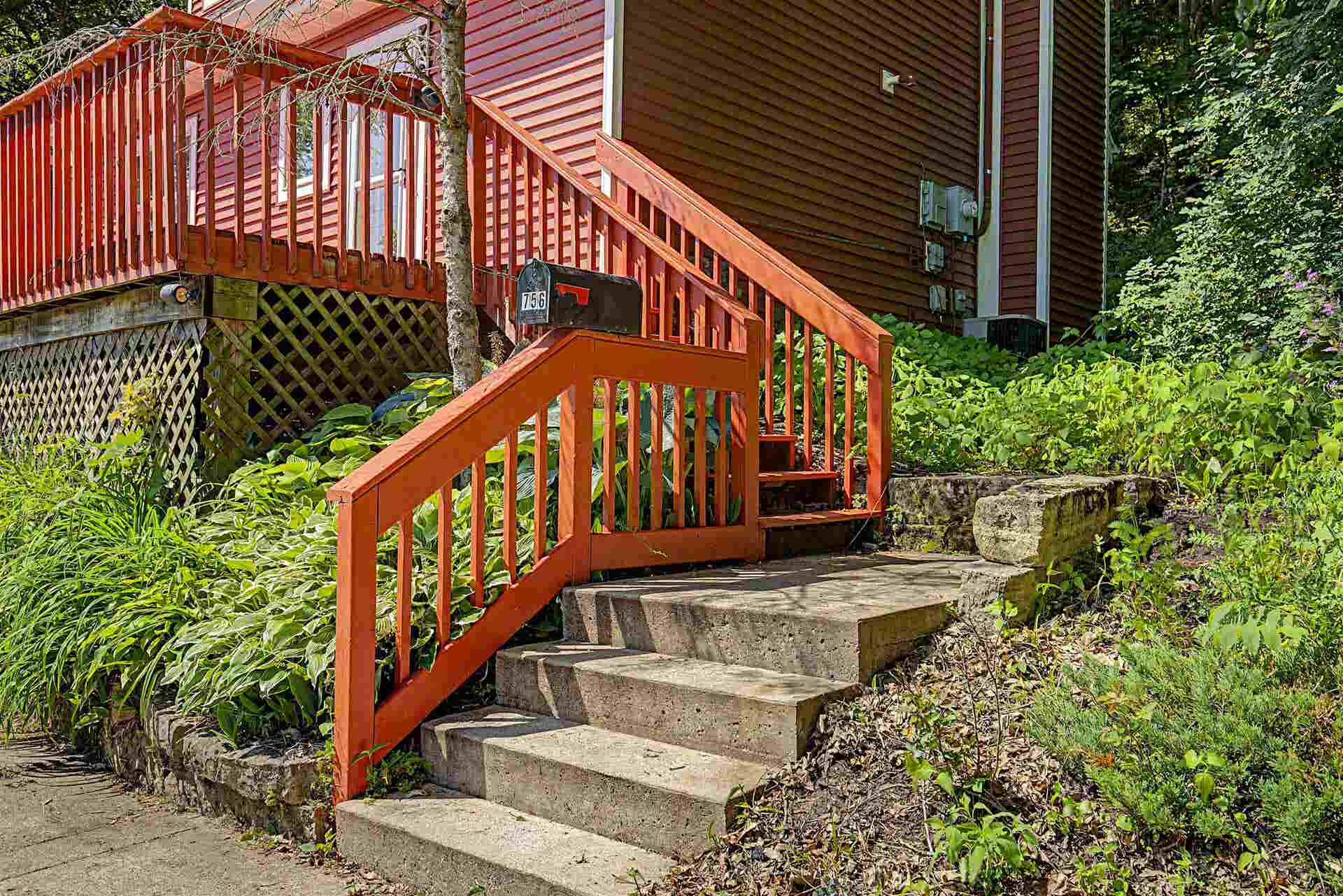 756 Dewey Avenue, Galena, IL 61036