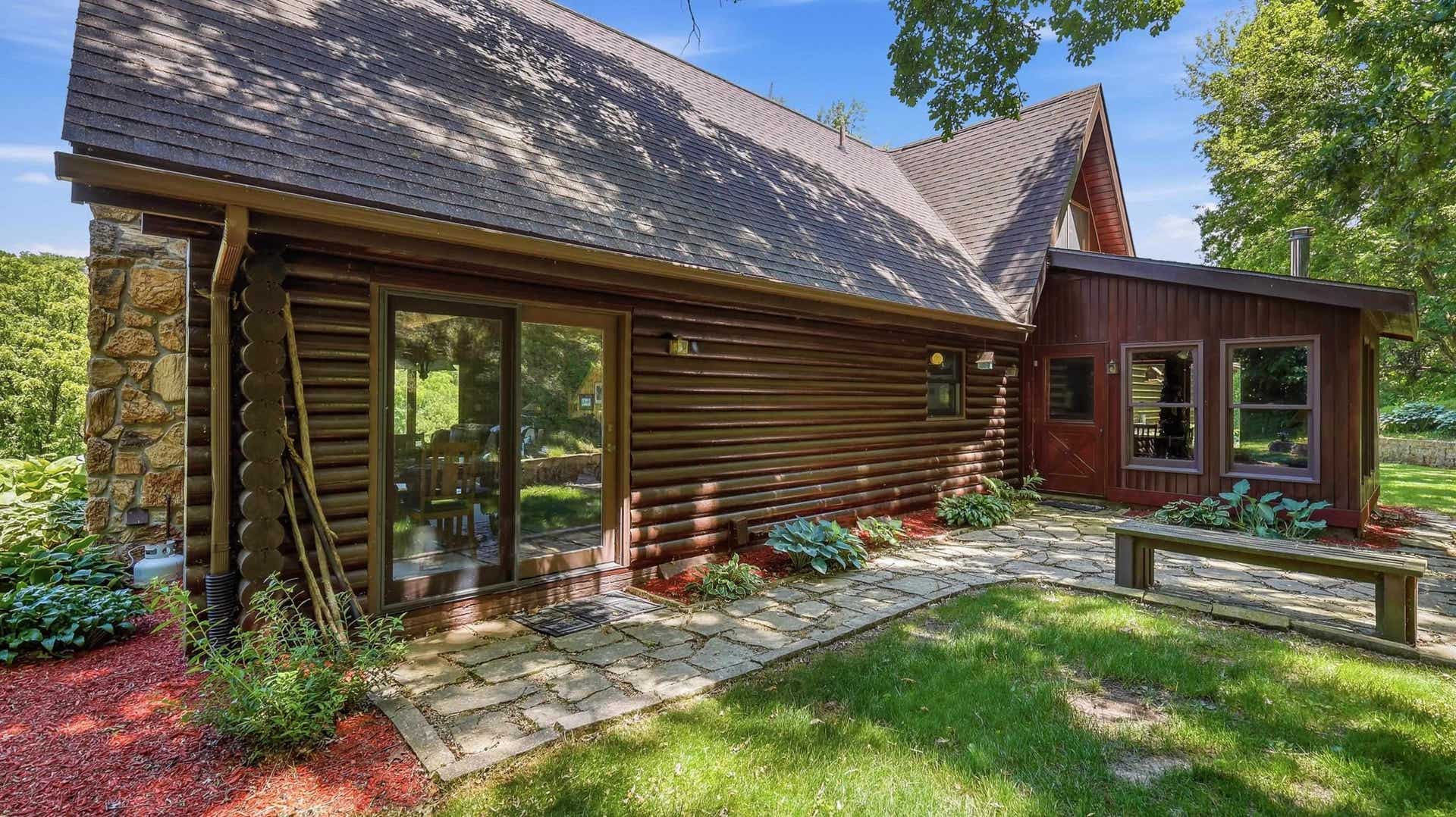 19 Valley Road, Galena, IL 61036