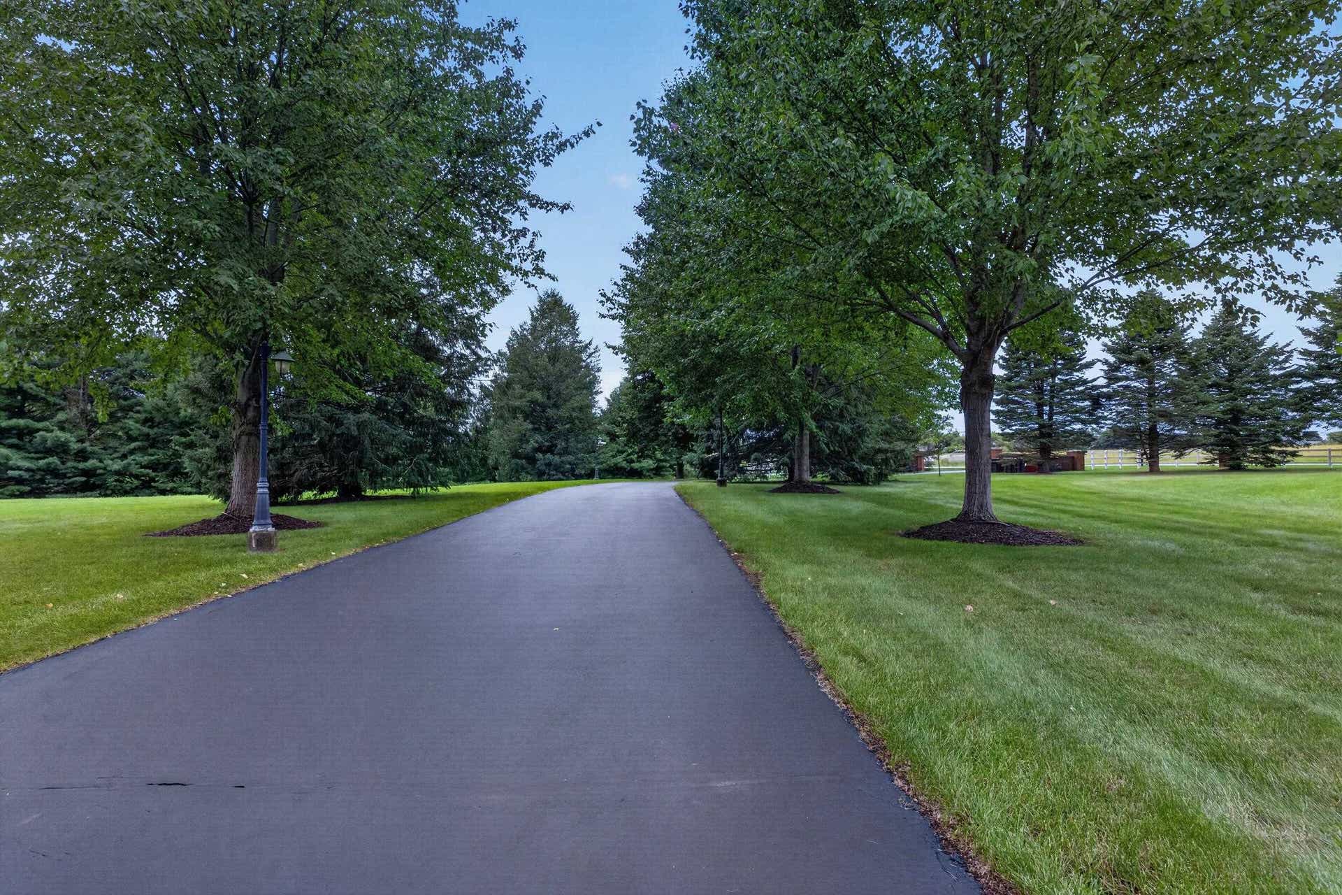 609 Spring Creek Road, Rockford, IL 61114