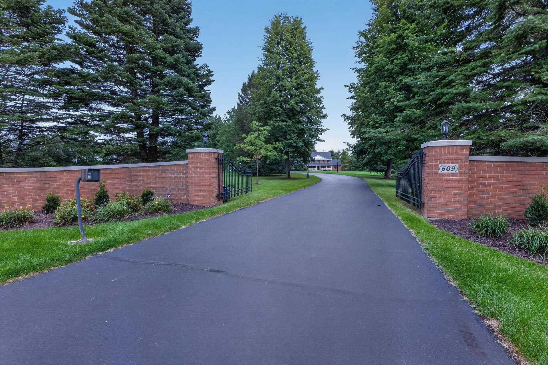 609 Spring Creek Road, Rockford, IL 61114