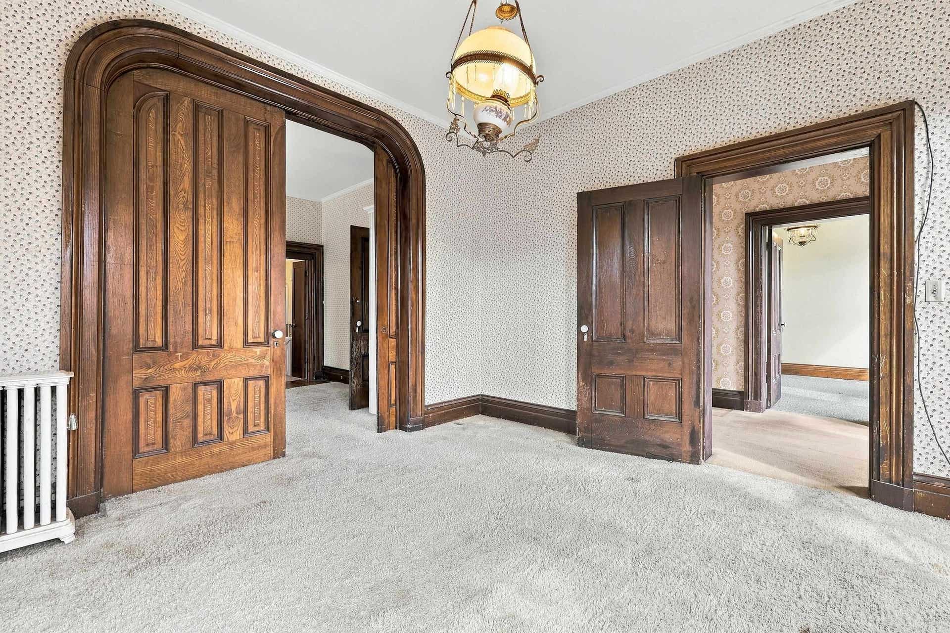 129 S High Street, Galena, IL 61036