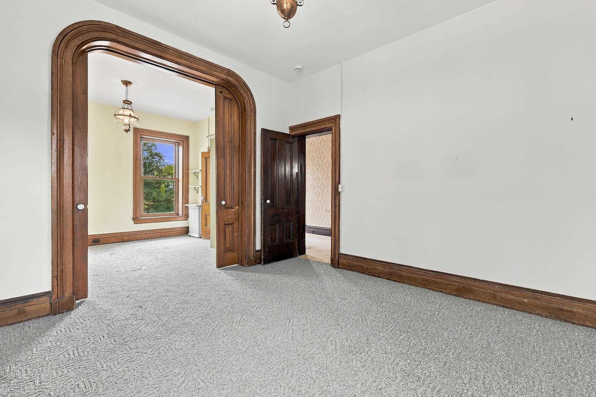 129 S High Street, Galena, IL 61036