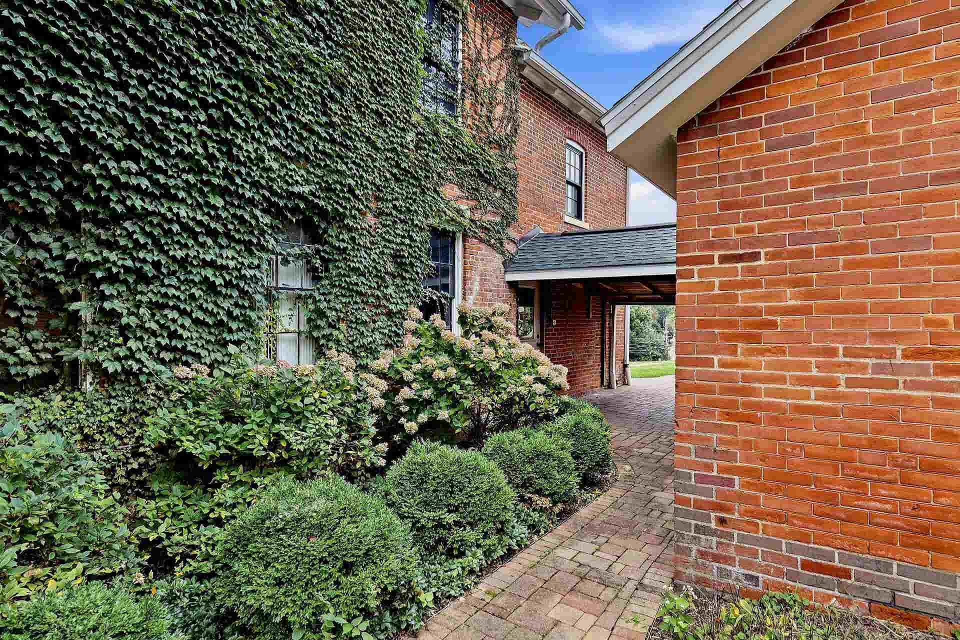 129 S High Street, Galena, IL 61036