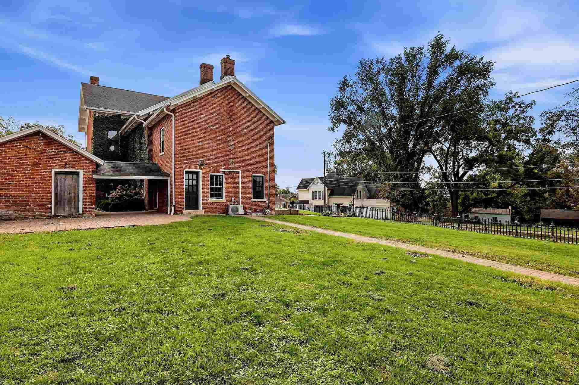 129 S High Street, Galena, IL 61036