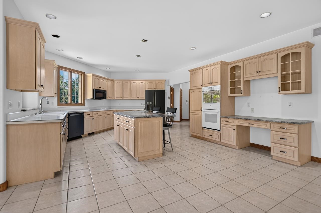 1646 Valley View Road, Belvidere, IL 61008